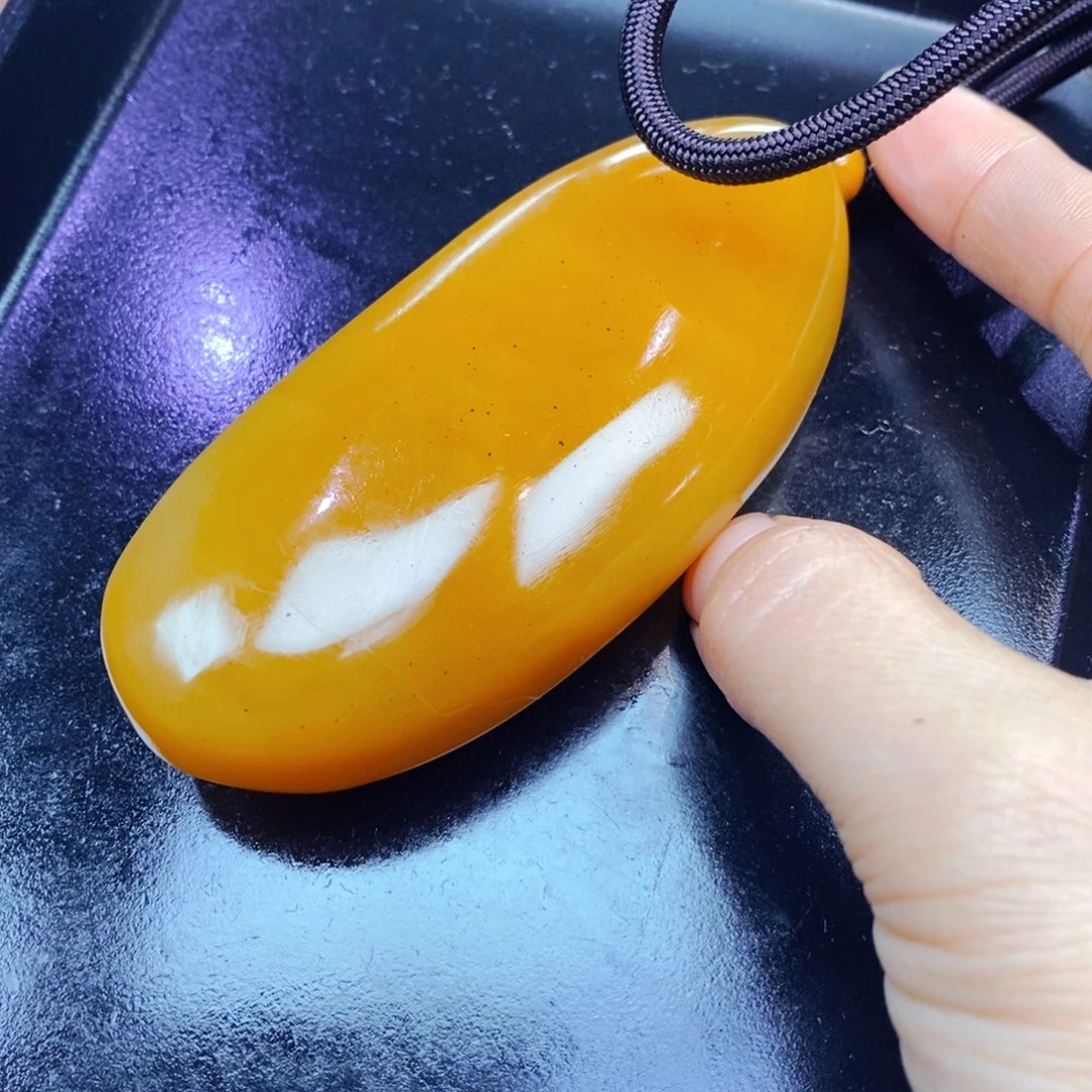 未镶嵌石英质玉（黄龙玉）颈饰