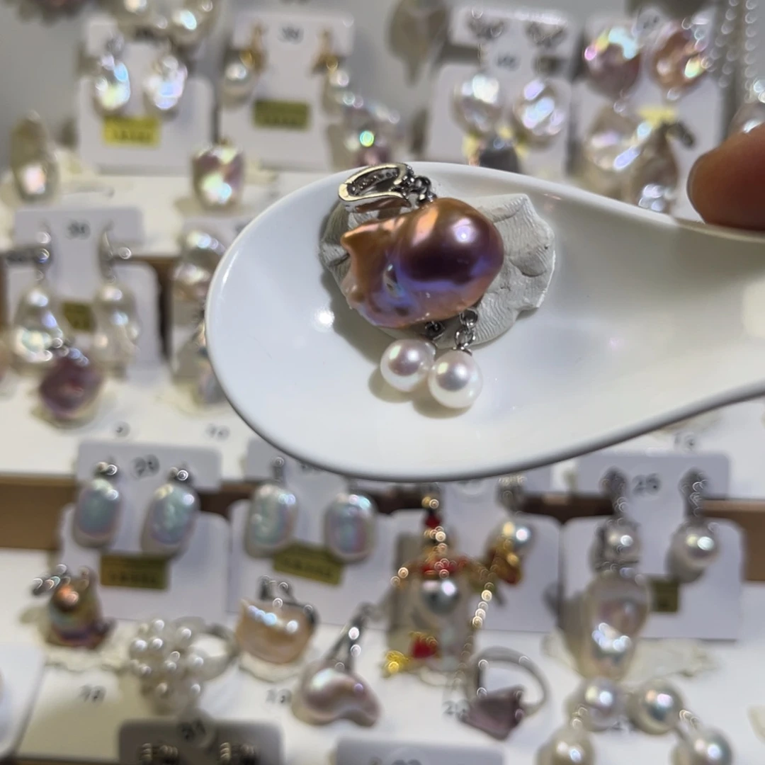 无非金属炫彩吊坠