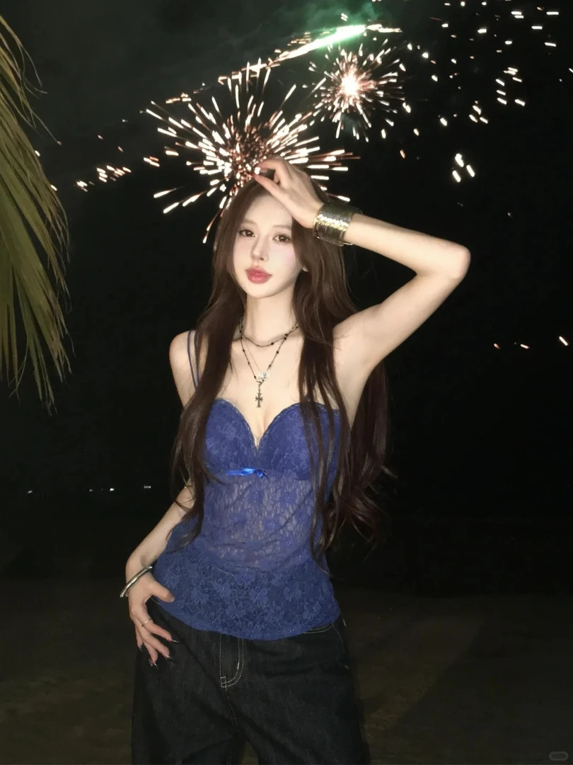 春夏蕾丝吊带背心女度假风设计感小众辣妹上衣配宽松气质牛仔裤女