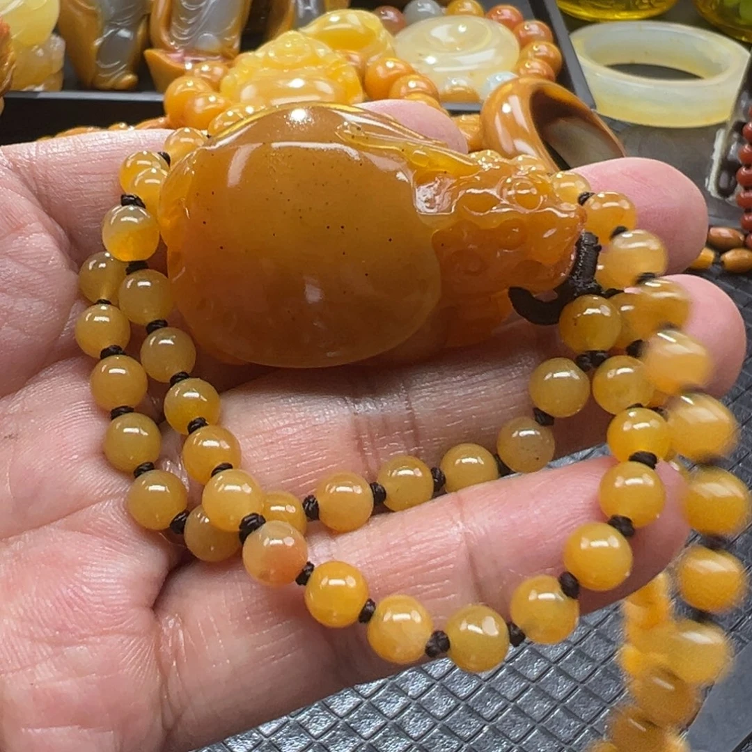 颈饰未镶嵌石英质玉