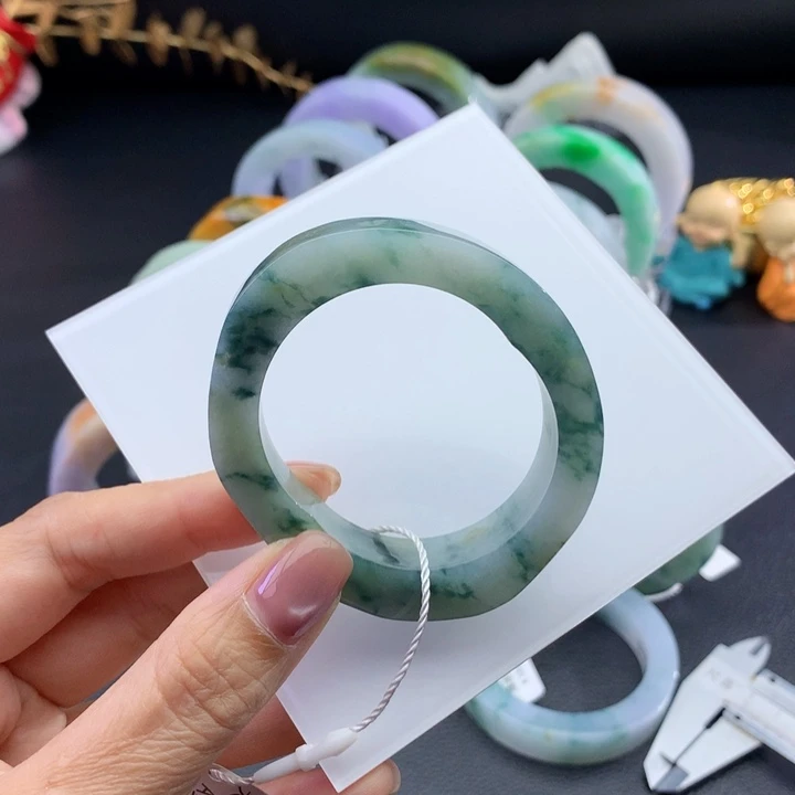 定制翡翠手镯未镶嵌女****毒