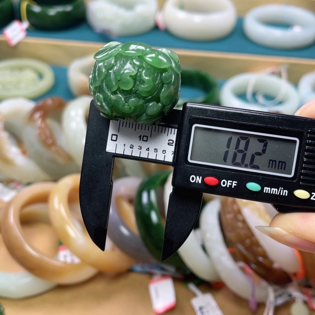 未镶嵌戒指和田玉