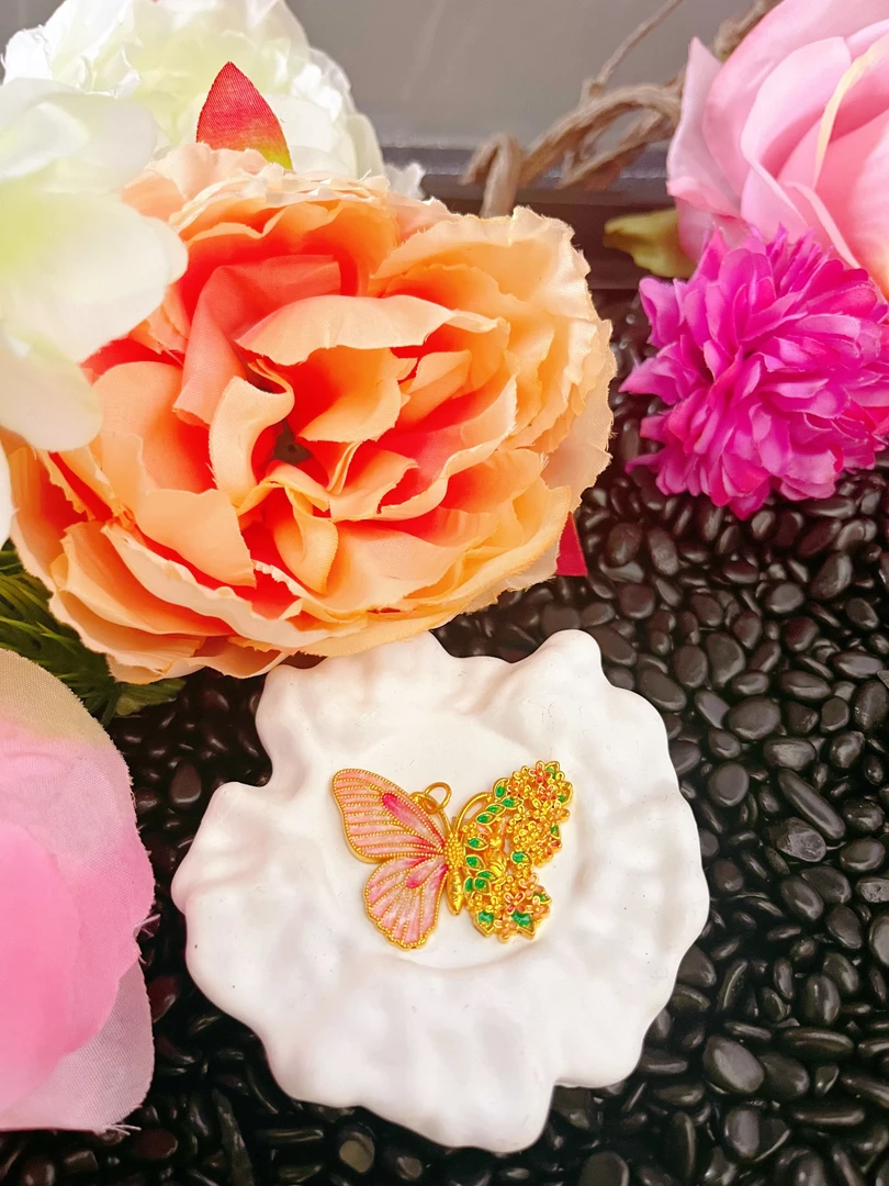 【小鹏黄金】足金999珐琅繁花绿蝴蝶吊坠2.03