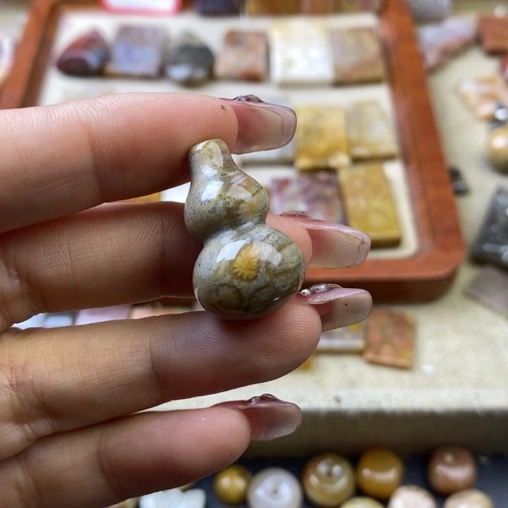 石英岩玉合金颈饰