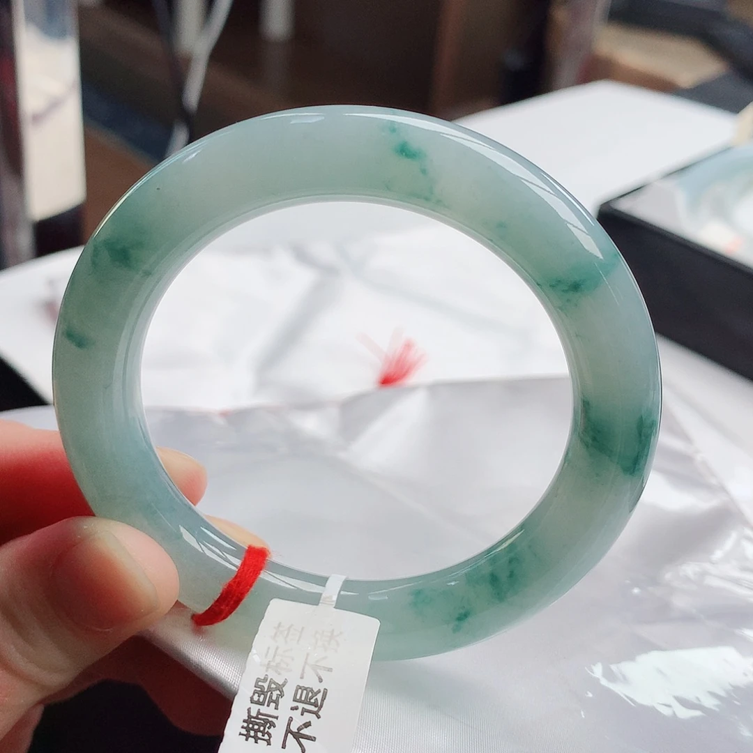 翡翠手镯未镶嵌天然翡翠A货