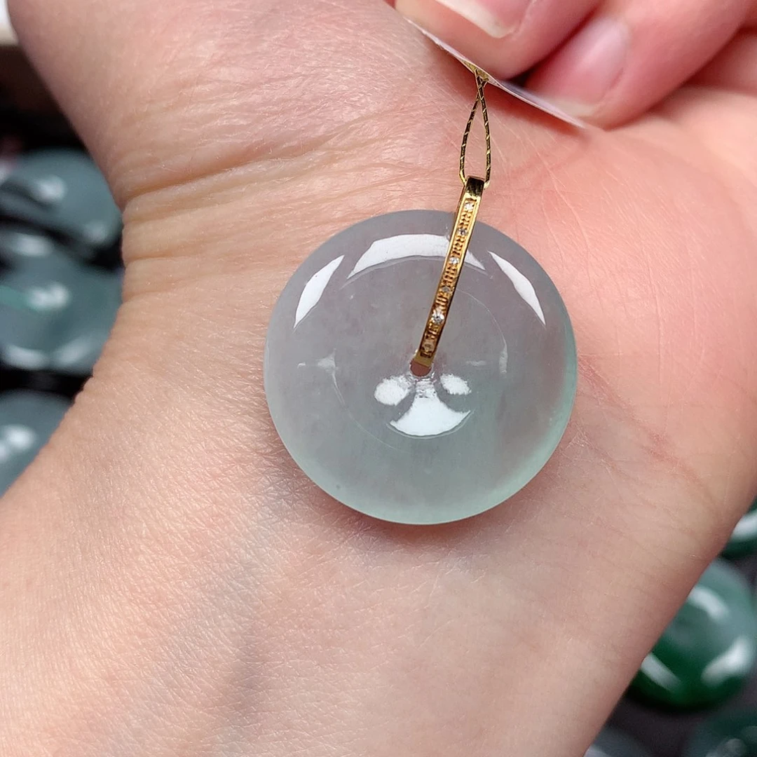 翡翠颈饰未镶嵌平安扣