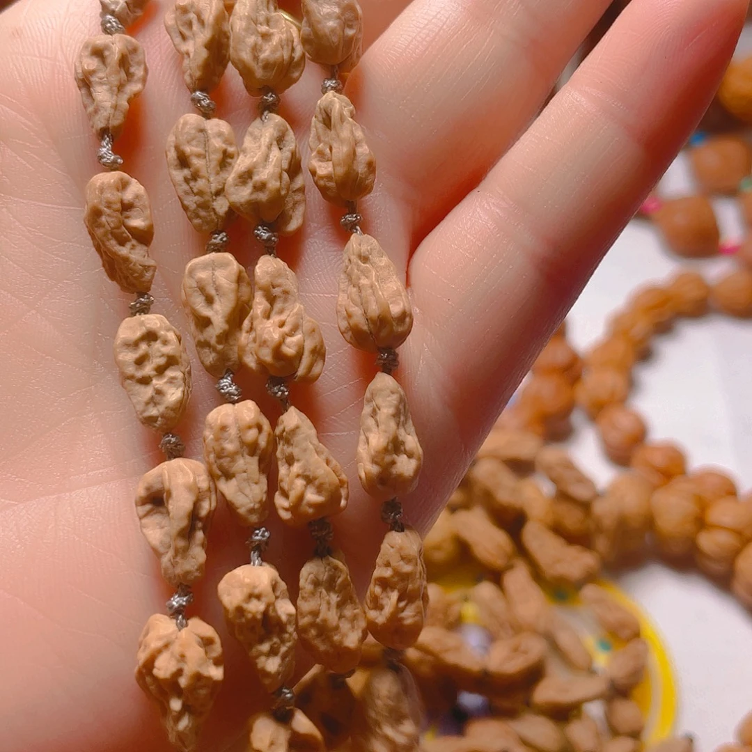 在***乎文玩核桃吊坠异型