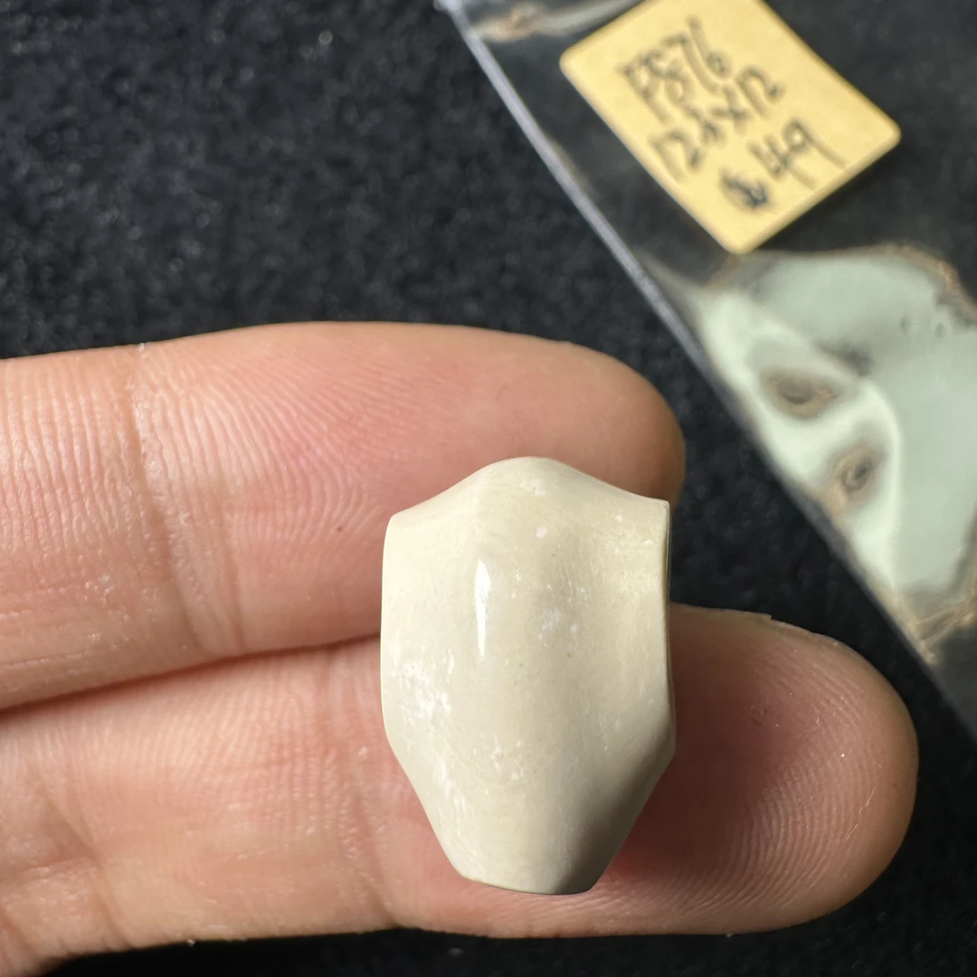 F876,猛犸象牙对孔12.3*12mm鲨鱼背三通奶咖果冻料