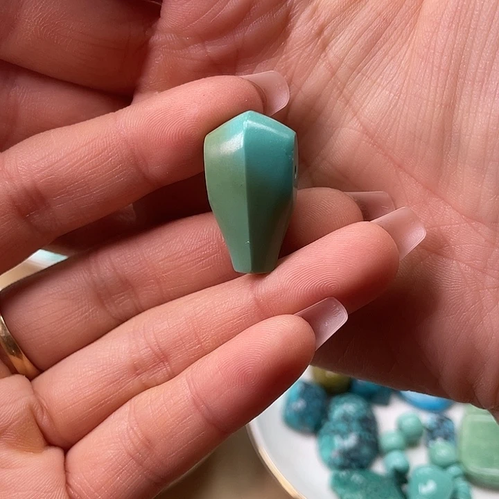 跳***虎绿松石未镶嵌挂件