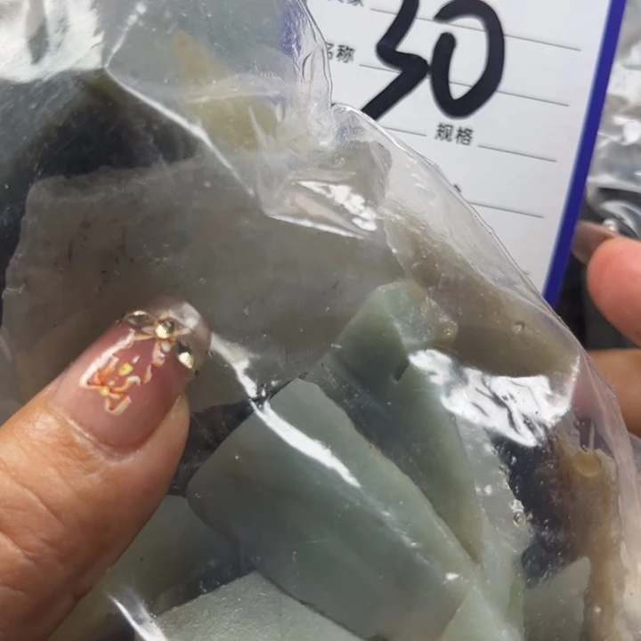 南***笋和田玉未镶嵌珠宝奇石