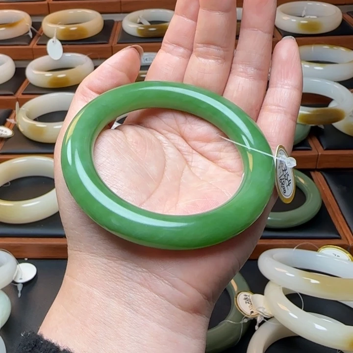 和田玉未镶嵌手镯