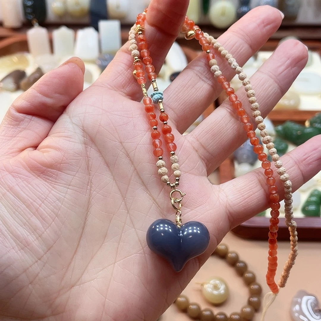 光****和田玉未镶嵌颈饰