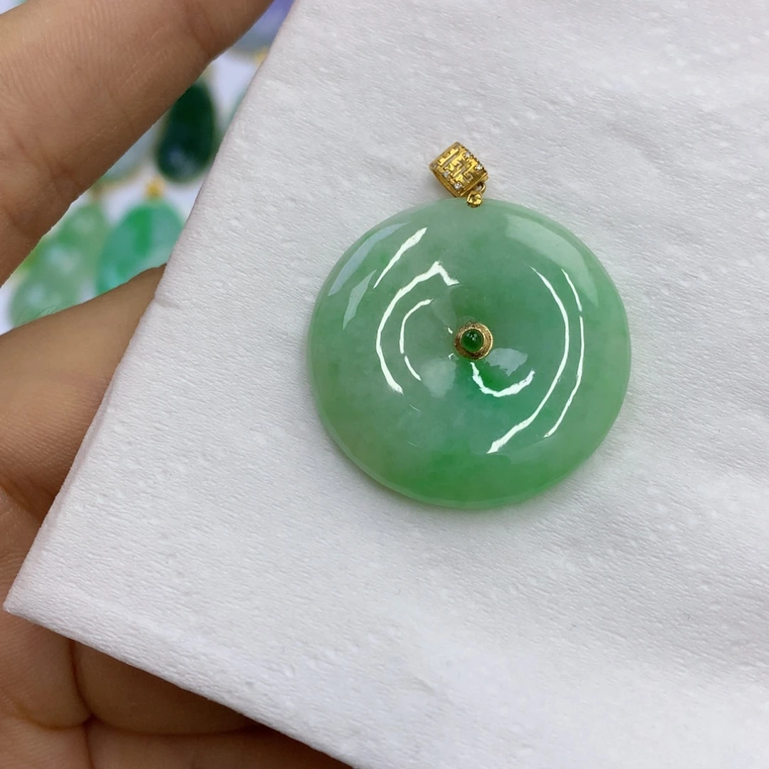 翡翠18K金镶嵌颈饰