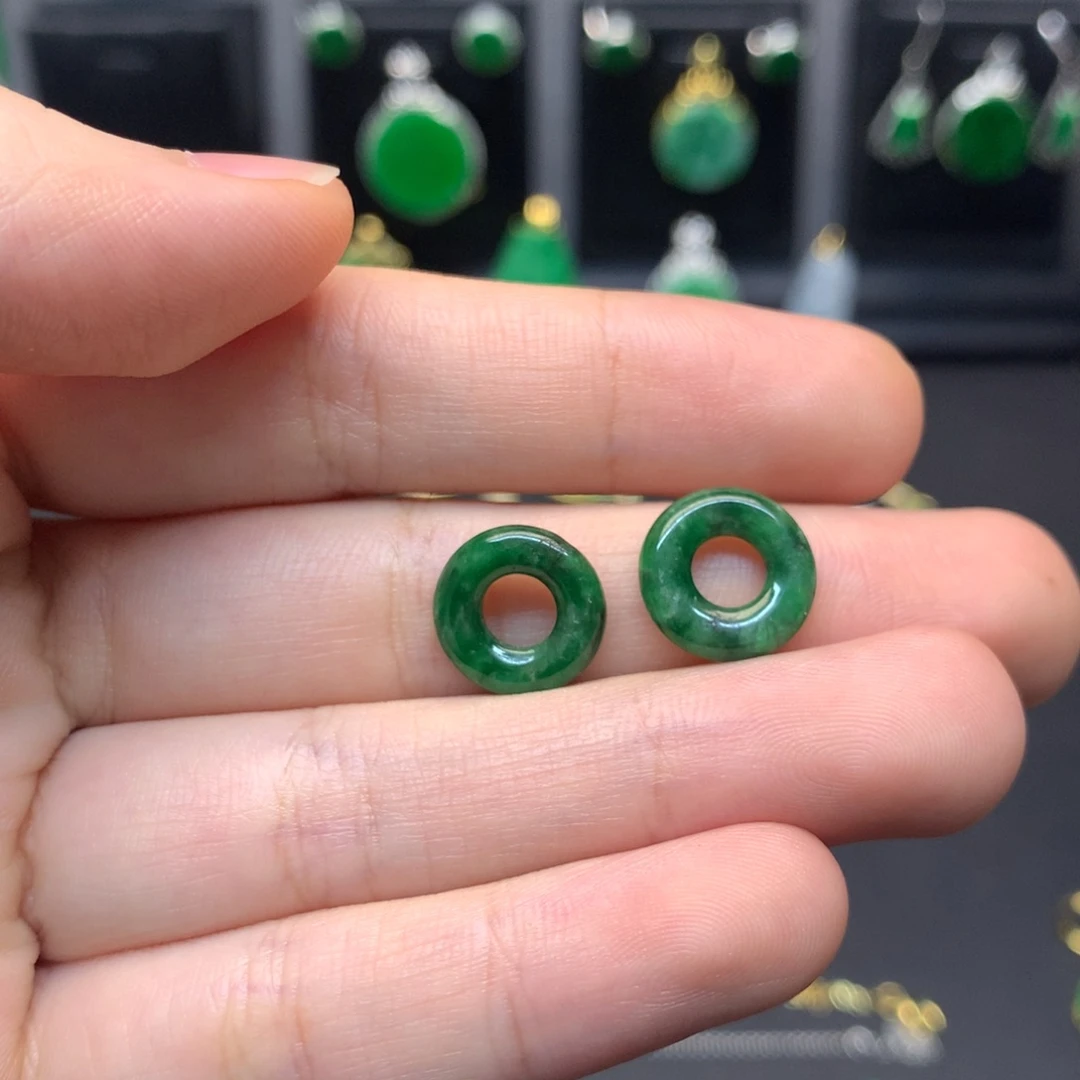 翡翠未镶嵌颈饰有纹裂