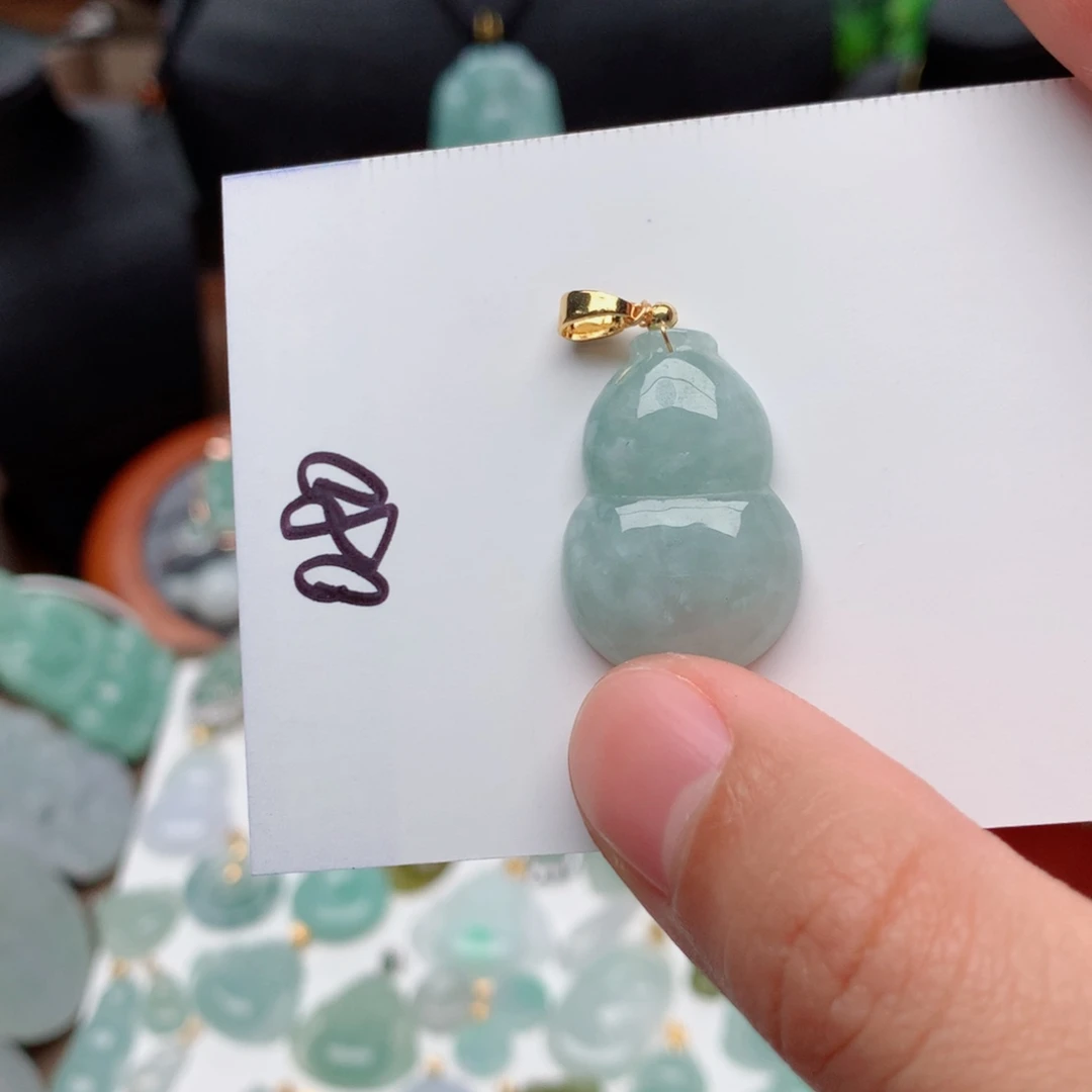 翡翠颈饰合金吊坠