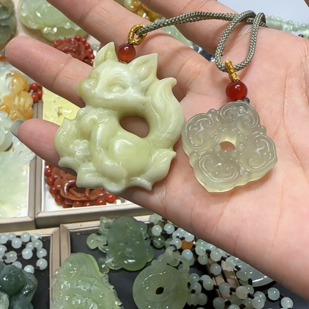 未镶嵌蛇纹石玉吊坠