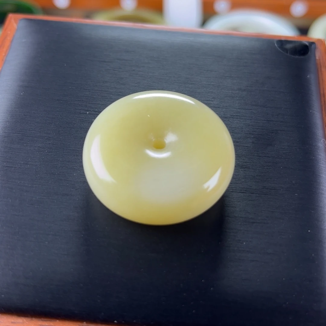 和田玉（糖玉）颈饰未镶嵌