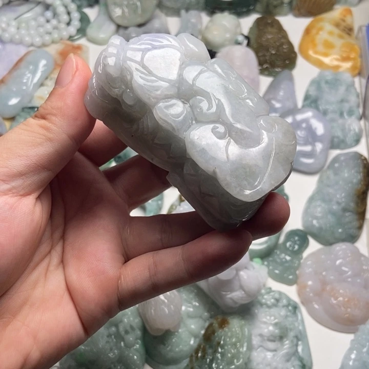 雲***清颈饰未镶嵌翡翠貔貅