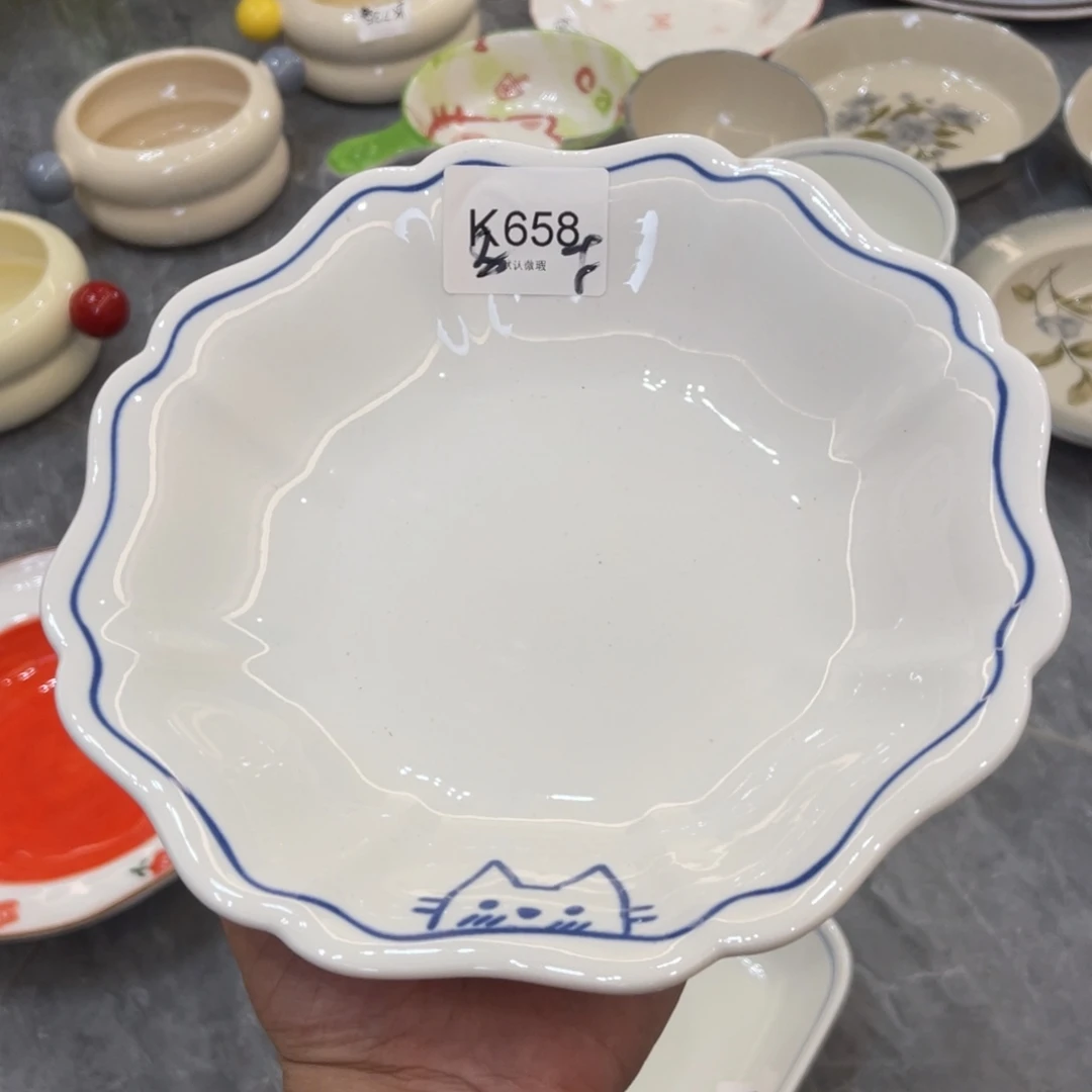 陶瓷微瑕餐具介意勿拍，满18飞！