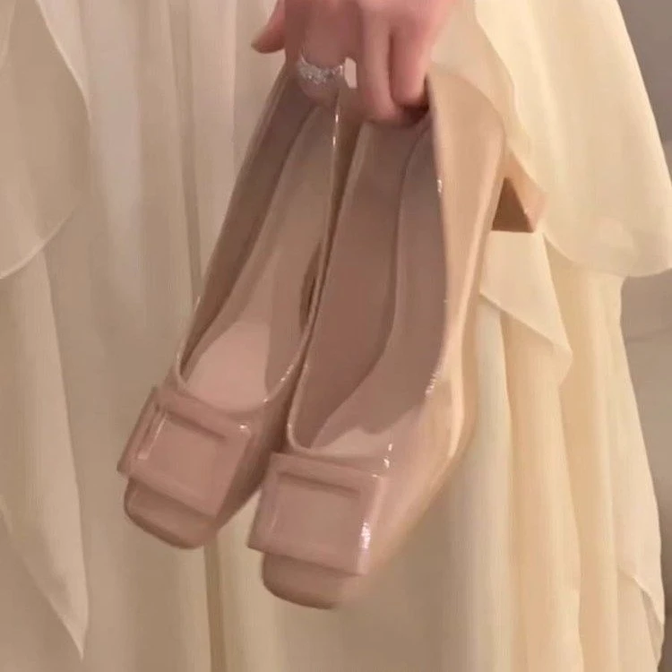 7cm裸粉色不累脚高跟鞋秋季粗跟单鞋2025新款经典方扣漆皮浅口鞋