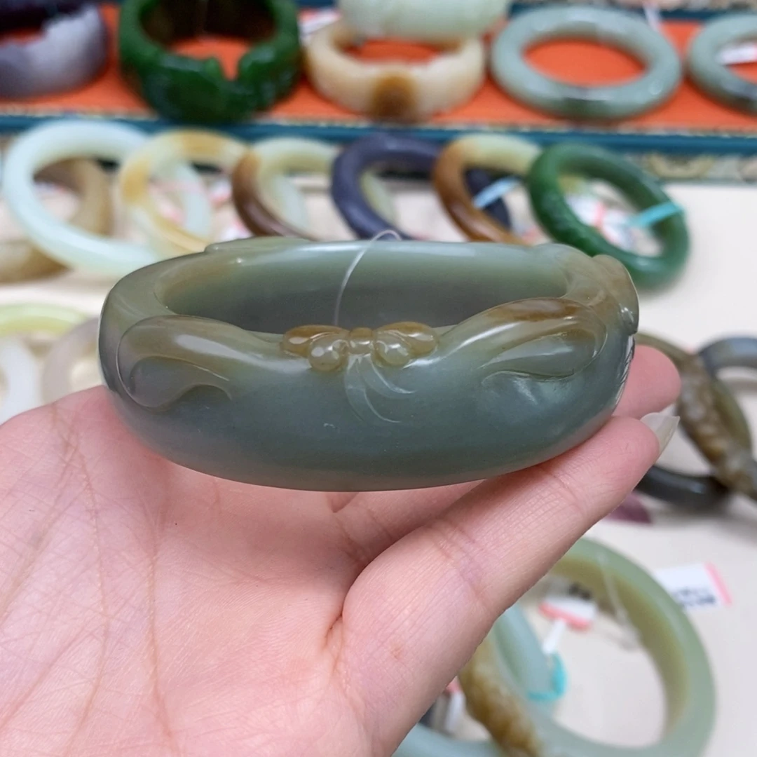 一***水和田玉未镶嵌手镯57.9