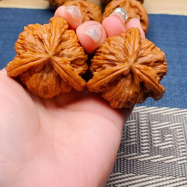 文玩核桃吊坠三棱