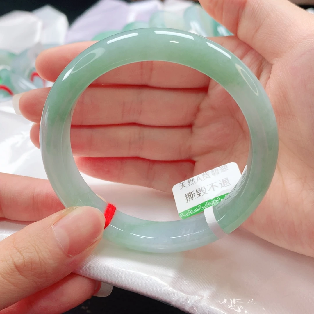 翡翠手镯未镶嵌57圈