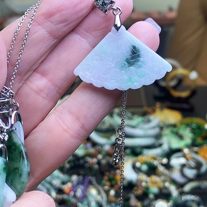 翡翠未镶嵌吊坠(赠链)一套