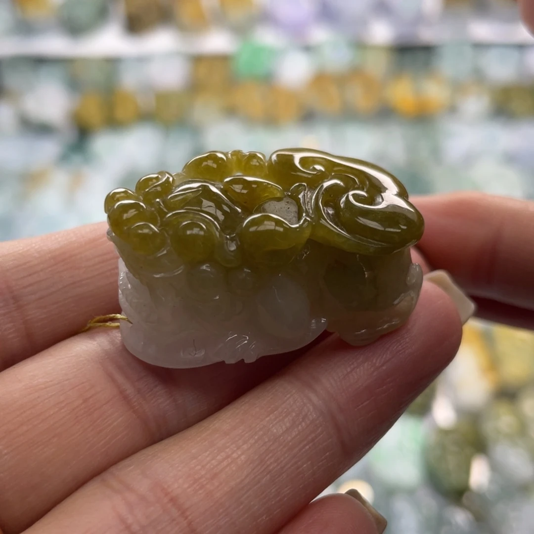 翡翠未镶嵌颈饰貔貅