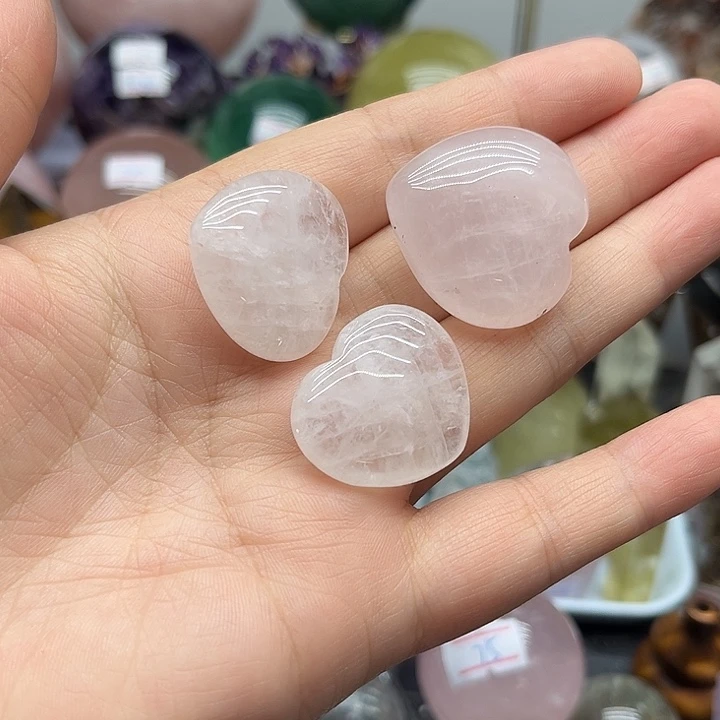 未镶嵌珠宝半成品水晶41克粉水晶爱心
