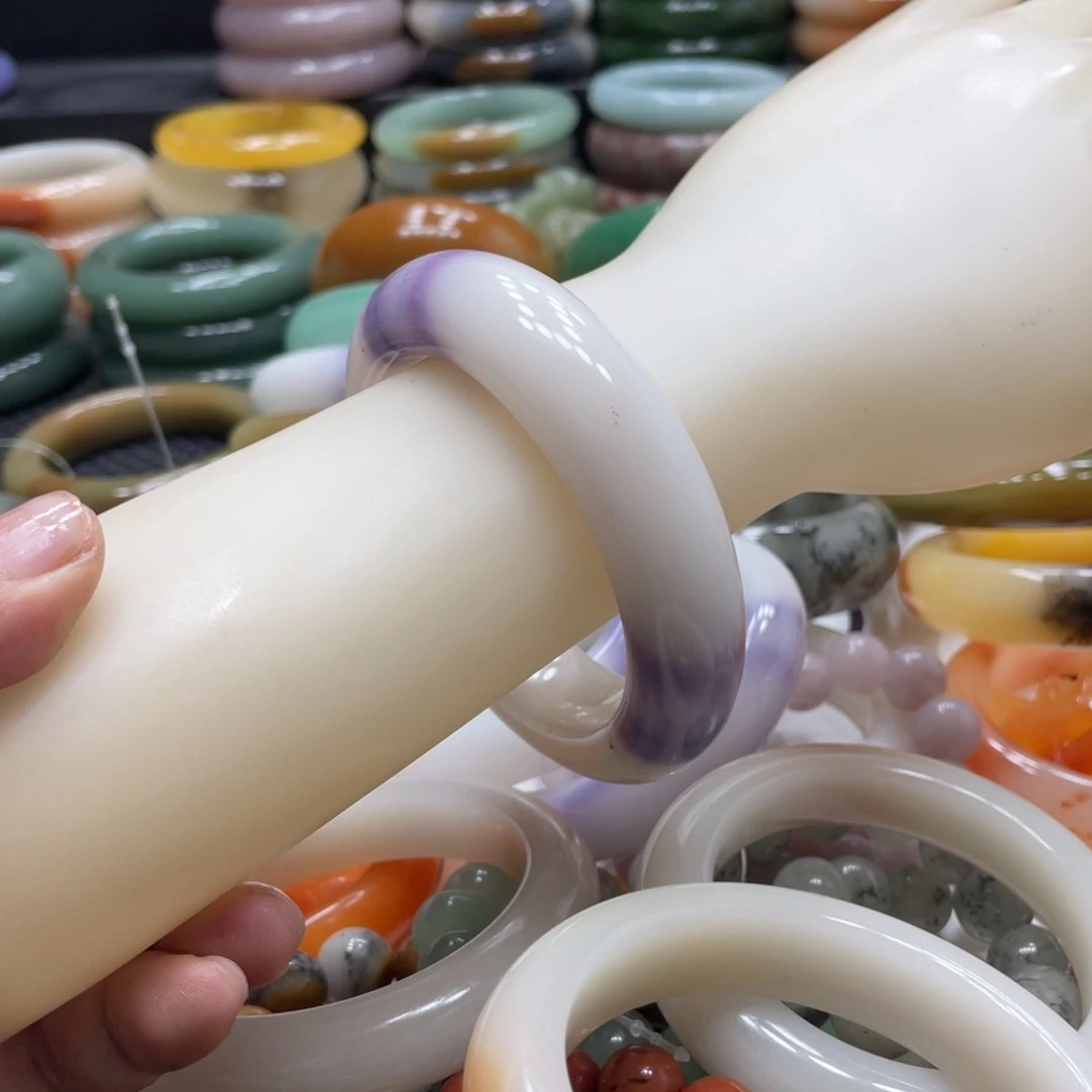 石英岩玉未镶嵌手镯