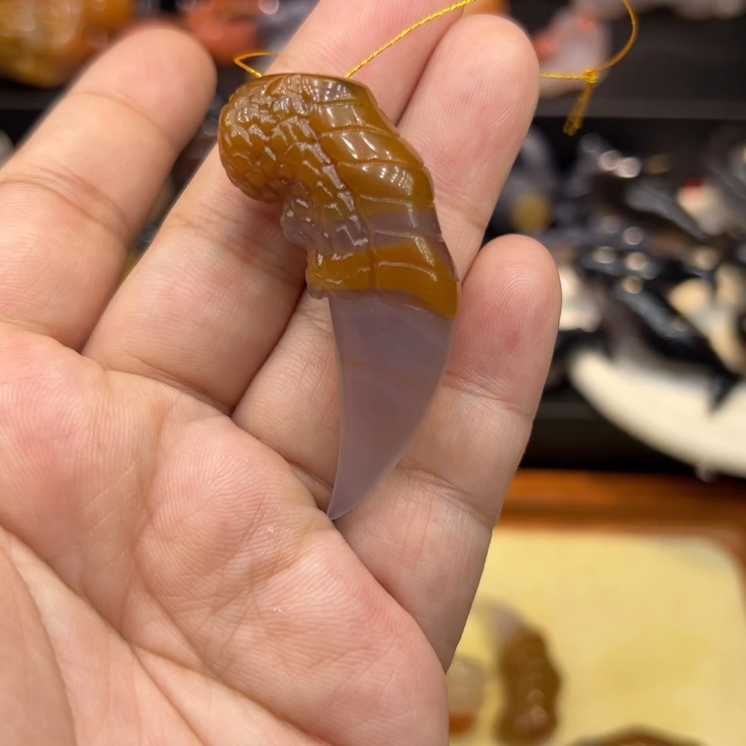 玛瑙/玉髓未镶嵌手玩摆件龙指挂件