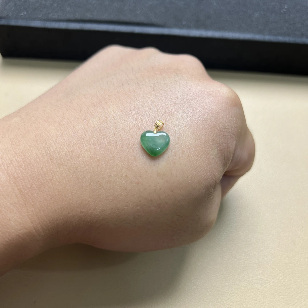 翡翠爱心吊坠冰种飘绿水头好18K金事业向上高贵精致高贵轻奢
