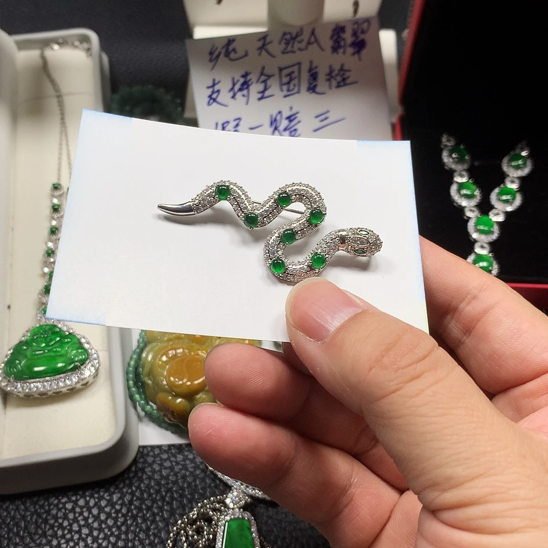 翡翠未镶嵌颈饰翡翠胸针