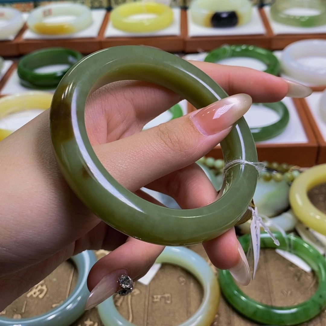 和田玉手镯未镶嵌若羌黄口牛油果绿带糖58-59