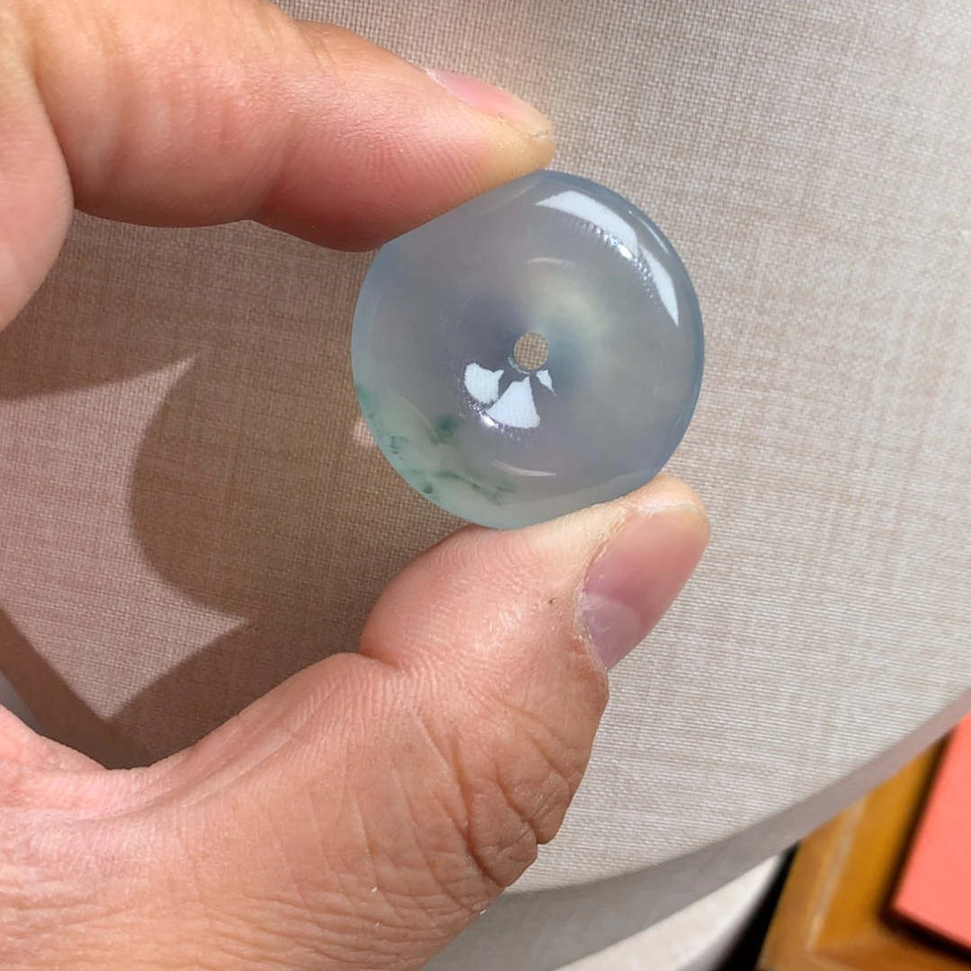 翡翠未镶嵌颈饰平安扣