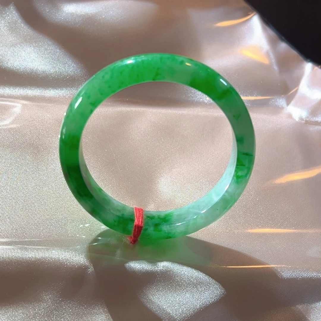 翡翠未镶嵌手镯辣色