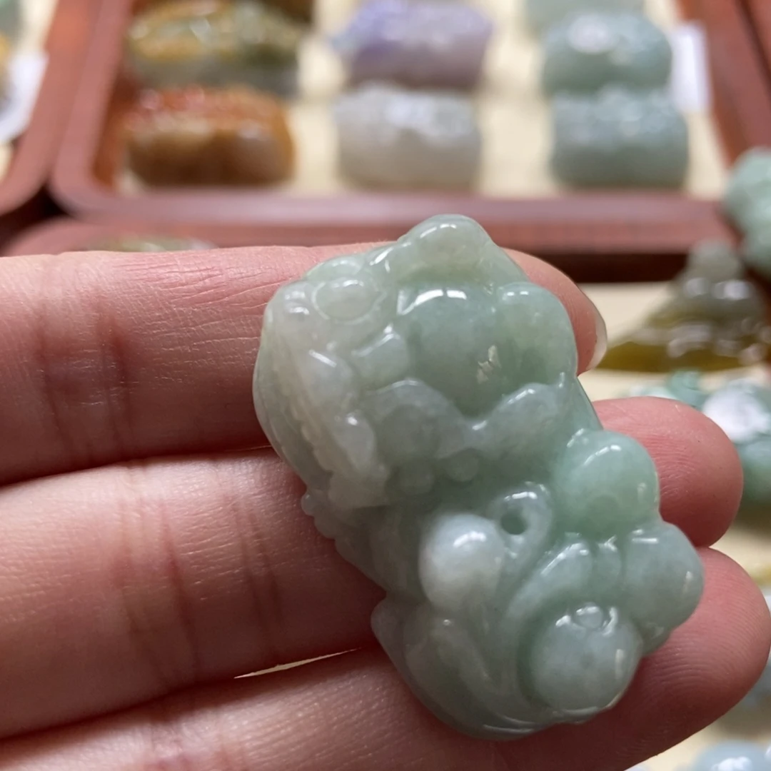 翡翠颈饰未镶嵌猎***二貔貅