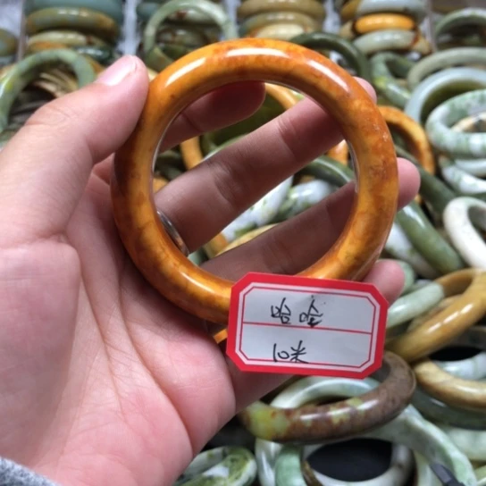 未镶嵌蛇纹石玉手镯哈*?
