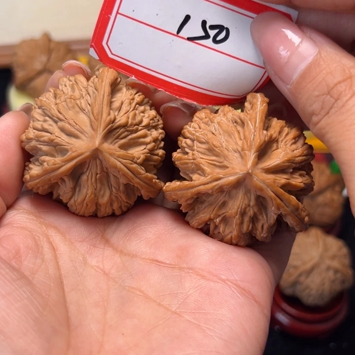 文玩核桃吊坠44全品虎头正奔150
