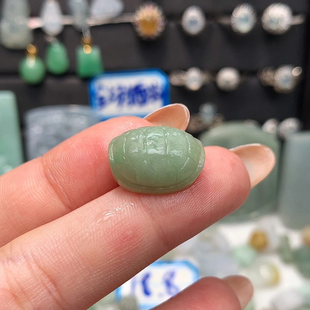 翡翠未镶嵌颈饰毛货龟壳