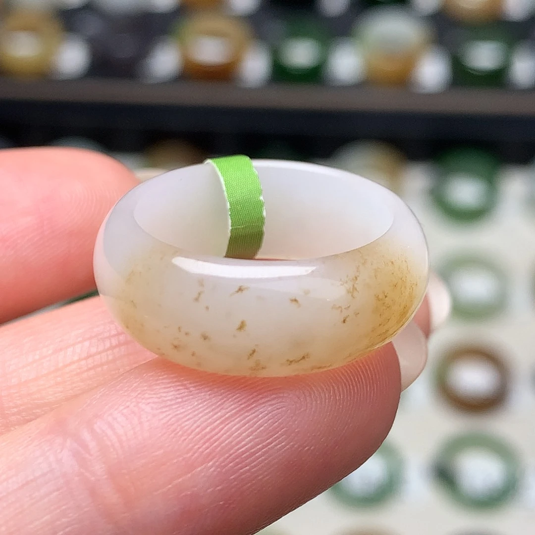 未镶嵌戒指和田玉