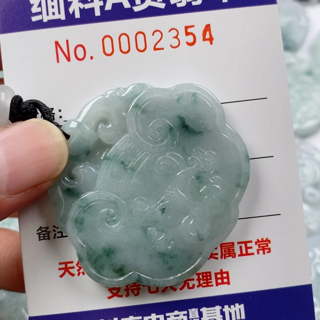 翡翠未镶嵌颈饰挂件