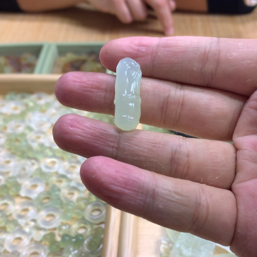 蛇纹石玉未镶嵌吊坠