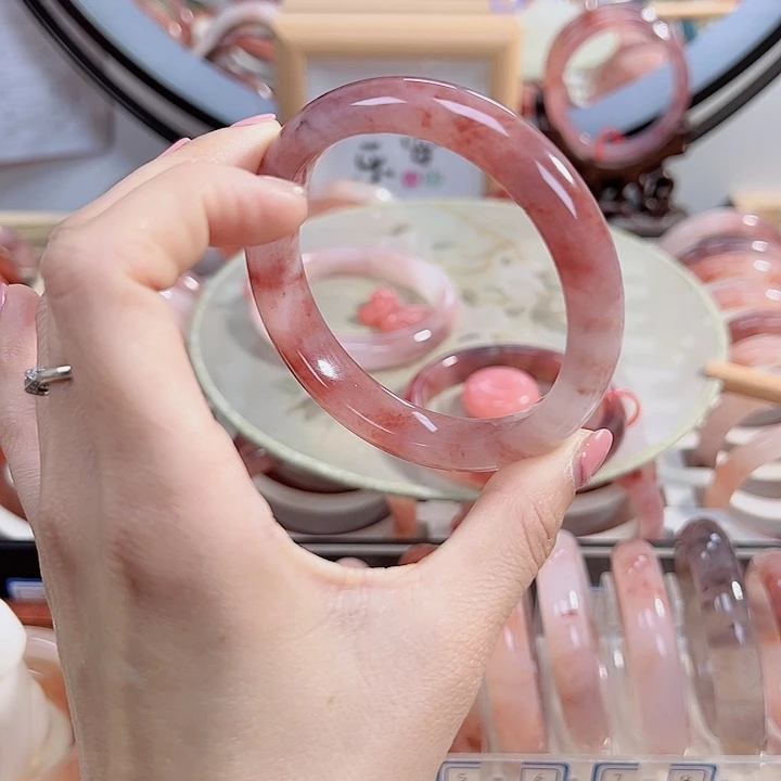 石英质玉手镯未镶嵌一****子