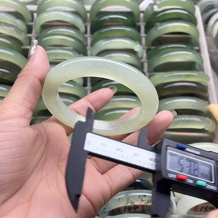 蛇纹石玉未镶嵌手镯137