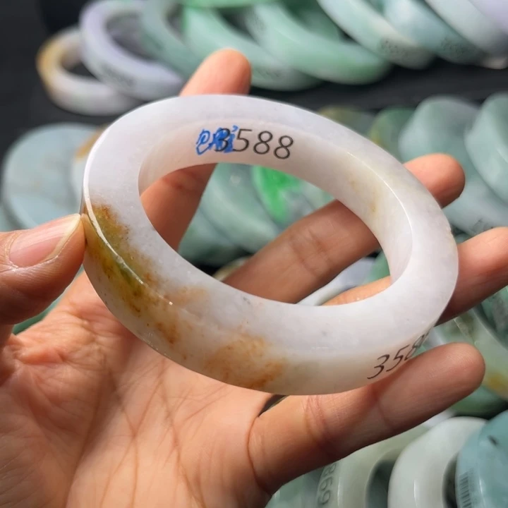 定制翡翠未镶嵌翡翠手镯