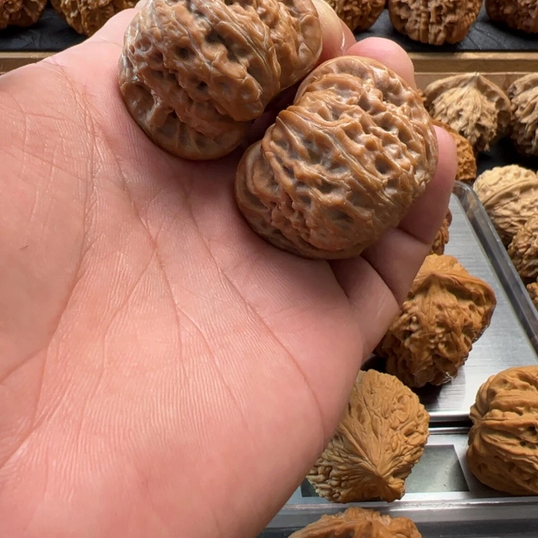 吊坠桃核秦陵磨，文玩核桃