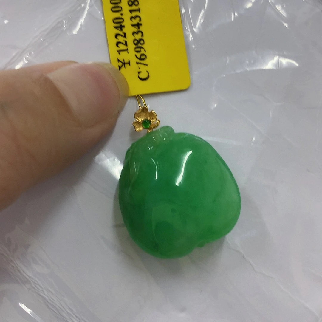 翡翠18K金镶嵌颈饰…………