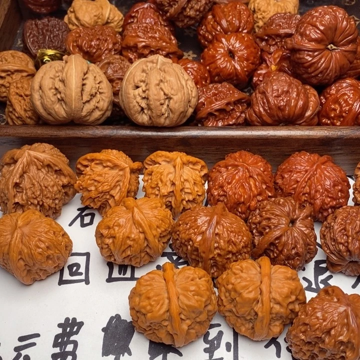 文玩核桃把件负****.玉化三角白 不退不换